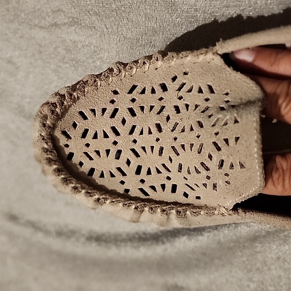 Women's Minnetonka moccasins - size 8 - Picture 5 of 8